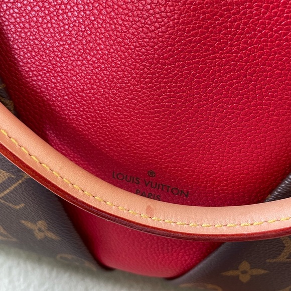 Authentic LV V Tote MM Rouge in Monogram With strap - Picture 5 of 15